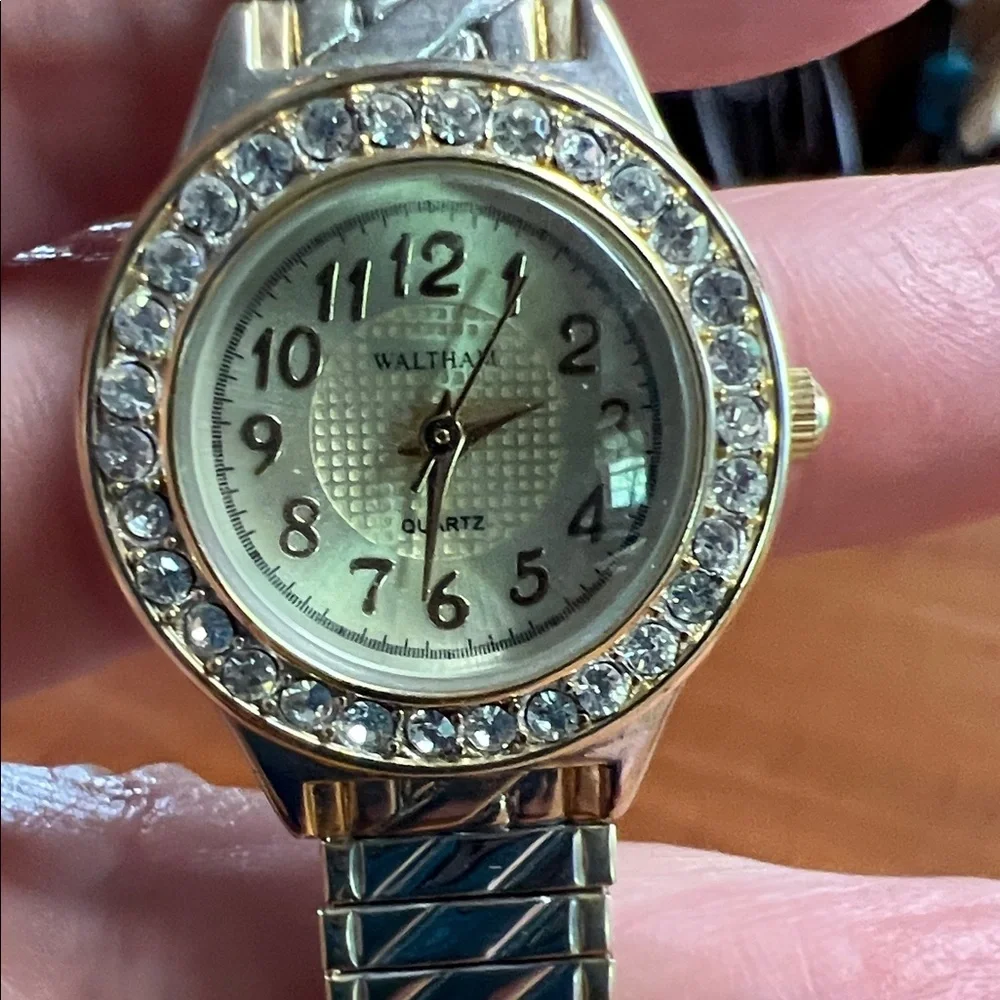 Chic Gold Women's Watch with Crystal Accents